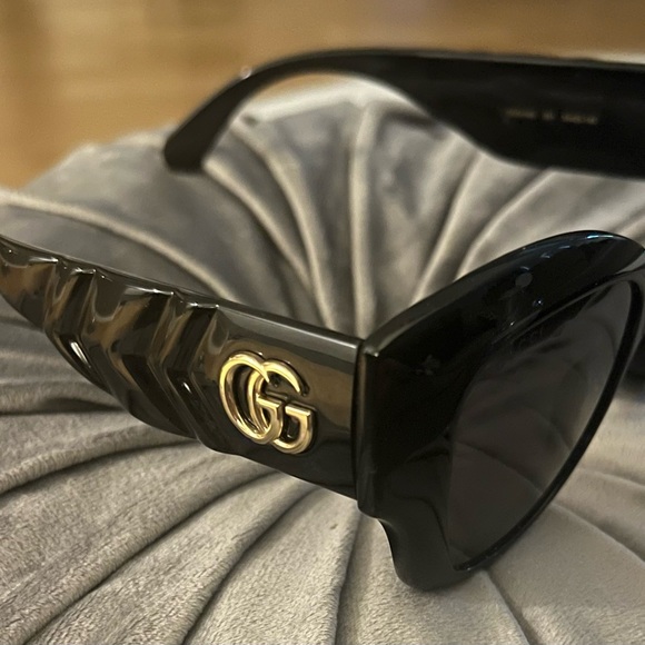 Gucci Cat Eye Sunglasses SOLD - Picture 4 of 11